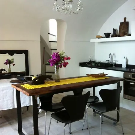 House In Grimaldi. Spectacular View Over The French Riviera! 格里马尔迪