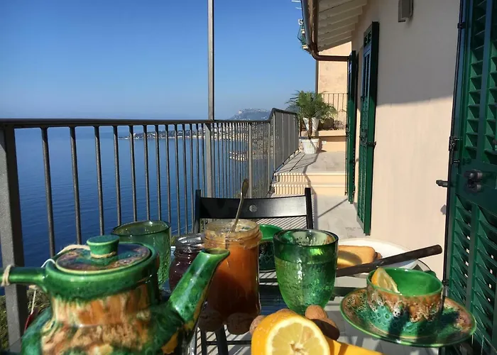 House In Grimaldi. Spectacular View Over The French Riviera! Apartmán